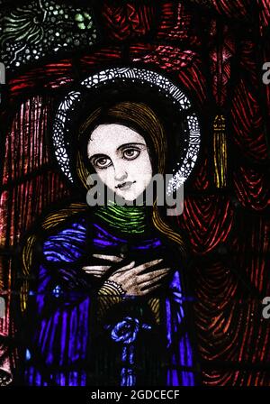 Detail der Krönung der seligen Jungfrau Buntglasfenster von Harry Clarke, die für ein Kloster in Glasgow in Auftrag gegeben wurde Stockfoto