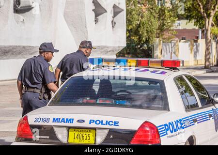 Miami Florida, Black Polizist Law Officers Polizei Auto Fahrzeug, Stockfoto