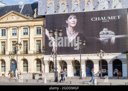 Paris France,1. Arrondissement Place Vendôme,Werbetafel Werbung Werbung Chaumet Geschäfte Haussmann Gebäude Stockfoto