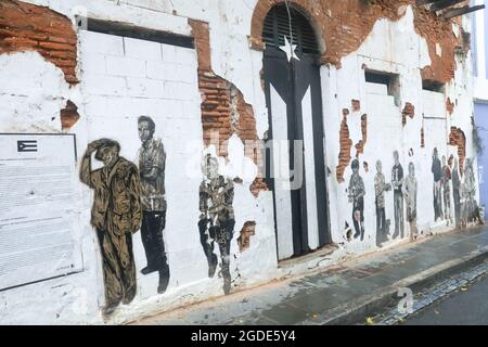 Puerto Rico Tür gemalt schwarz wie ein schützen uns ignorieren Puerto RIco während der jüngsten Finanzkrise, in der Altstadt von San Juan Stockfoto