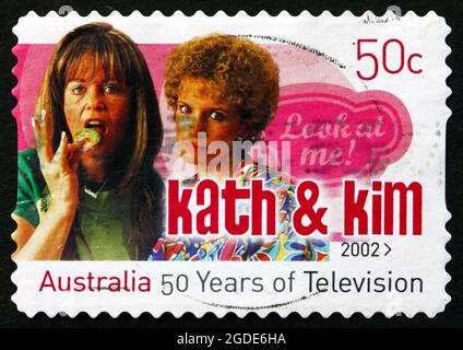 AUSTRALIEN - UM 2006: Eine in Australien gedruckte Briefmarke zeigt Kath und Kim, Television Show, 50. Jahrestag des Fernsehens in Australien, um 2006 Stockfoto