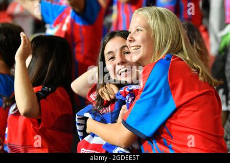 Pilsen, Tschechische Republik. August 2021. Viktoria Pilsen-Fans werden beim Rückspiel der dritten Qualifikationsrunde der European Football Conference League Viktoria Pilsen gegen die Neuen Heiligen (TNS) am 12. August 202 in Pilsen, Tschechien, gesehen. Kredit: Miroslav Chaloupka/CTK Foto/Alamy Live Nachrichten Stockfoto