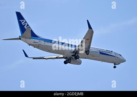 Tokio, Japan. Juli 2021. ANA All Nipon Airlines JA69AN, Boeing 737 auf dem Anflug auf den Haneda Airport in Tokio. Kredit: dpa/Alamy Live Nachrichten Stockfoto