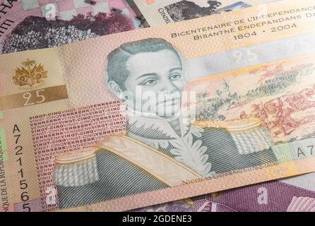 Nahaufnahme von Gourde oder Gourdes der Republik Haiti. Papierbanknoten des karibischen Landes. Detaillierte Aufnahme des Front-Art-Designs. Detaillierte m Stockfoto