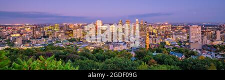 Panoramablick auf die Skyline von Montreal von oben bei Sonnenuntergang in Kanada Stockfoto