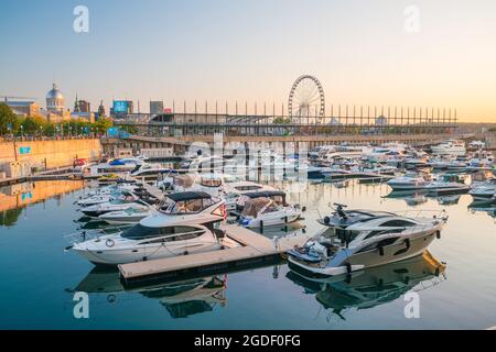 Montreal, Kanada - 21. September 2019: Altes Hafengebiet mit Booten in Montreal in Quebec in Kanada Stockfoto