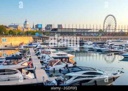 Montreal, Kanada - 21. September 2019: Altes Hafengebiet mit Booten in Montreal in Quebec in Kanada Stockfoto