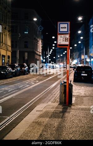 Leere Straßen von Prag in der Nacht während der Pandemie Stockfoto