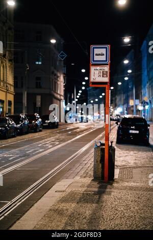 Leere Straßen von Prag in der Nacht während der Pandemie Stockfoto
