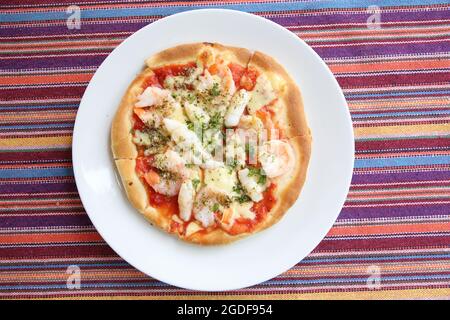 Pizza mit Meeresfrüchten Stockfoto