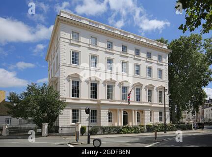 Seaford, Gebäude des Royal College of Defense Studies am Belgrave Square, Westminster, London. Ecke Chapel Street. Stockfoto