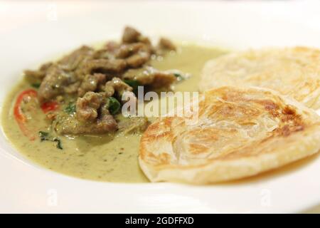 Roti mit Rindfleisch-grünem, grünem, gerösttem Stockfoto