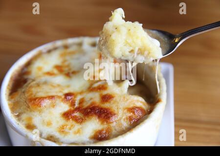 Cremige Kartoffelpüree mit Käse Stockfoto