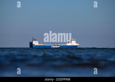 RoRo-Schiff Finnhawk fährt am 11. Juli 2021 vom Hafen Vuosaari ab. Stockfoto