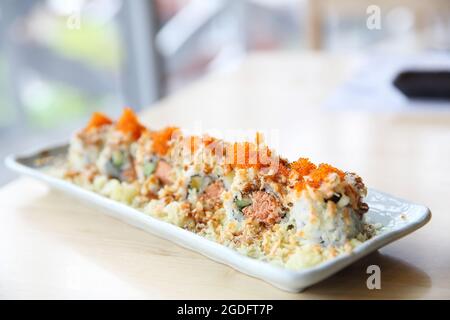 Japanische Küche Lachs Sushi-Brötchen Stockfoto