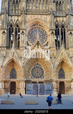 Reims, Frankreich, historische Kathedrale Portal-Architektur Stockfoto