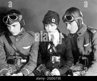 RICHARD ARLEN, CLARA BOW und CHARLES 'BUDDY' ROGERS in WINGS (1927), Regie William A. WELLMAN. Kredit: PARAMOUNT BILDER / Album Stockfoto