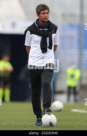 Novaro, Italien, 7. August 2021. Giacomo Gattuso Cheftrainer von Como schaut beim Warm-Up vor dem Coppa Italia-Spiel im Stadio Silvio Piola, Novaro, auf. Bildnachweis sollte lauten: Jonathan Moscrop / Sportimage Stockfoto