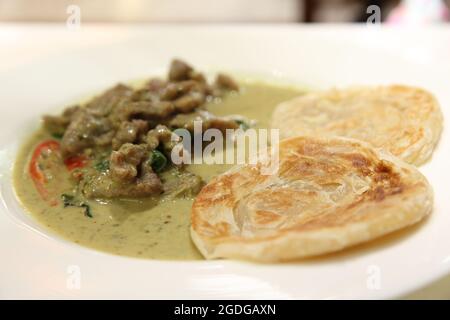 Roti mit Rindfleisch-grünem, grünem, gerösttem Stockfoto