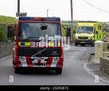 Volvo FL6 Ladeluftkühler Feuerwehrmotor mit Irish Fire Service Stockfoto