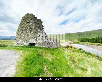 DUN DORNAIGIL Eisenzeit Broch in Sutherland, schottischen Highlands mit Blick auf den Strathmore River. Foto: Tony Gale Stockfoto