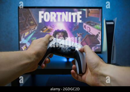 Fortnie-Videospiel auf der Sony PlayStation 5-Videokonsole der neuen Generation. Sichtbild. Stockfoto