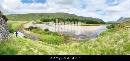 DUN DORNAIGIL Eisenzeit Broch in Sutherland, schottischen Highlands mit Blick auf den Strathmore River. Foto: Tony Gale Stockfoto