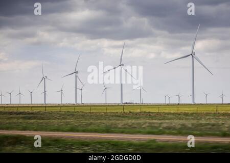 Windturbinen erzeugen Strom in West Texas. Stockfoto