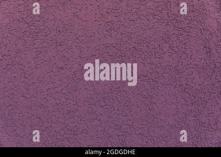 Die Textur der Wand ist dunkel malvenfarben Stockfoto