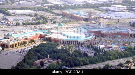 Manchester, Großbritannien, 13. August 2021. Manchester, Trafford, Greater Manchester und District aus der Luft gesehen. Trafford Einkaufszentrum. Quelle: Terry Waller/Alamy Live News Stockfoto