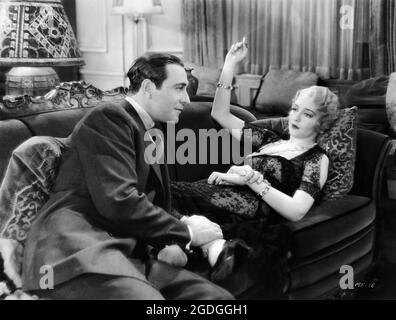 RICARDO CORTEZ als Sam Spade und BEBE DANIELS als Ruth Wonderly im MALTESISCHEN FALCON 1931 Regisseur ROY DEL RUTH Roman Dashiell Hammett Drehbuch und Dialog Maude Fulton und Brown Holmes Garderobe Earl Luick Warner Bros Stockfoto