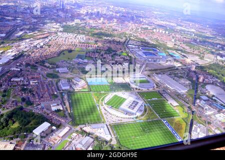 Manchester, Vereinigtes Königreich, 13. August 2021. Manchester aus der Luft gesehen. Etihad Campus, Trainingsplatz für Manchester City Football Club oder MCFC. Kredit: Terry Waller/Alamy Live News Stockfoto