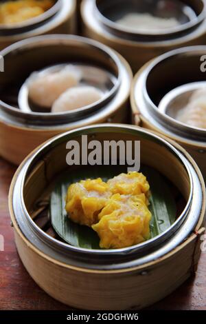 Chinesische gedünstete Schweineknödel Dim Sum Stockfoto