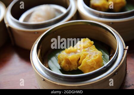Chinesische gedünstete Schweineknödel Dim Sum Stockfoto