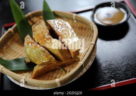 Gegrillte Auberginen mit Miso Dip japanischen Speisen Stockfoto