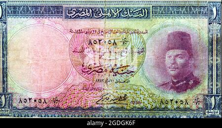 Vorderseite von 1 LE One Ägyptische Pfund Serie 1952, herausgegeben von der ägyptischen Nationalbank mit dem Bild von Farouk I., dem 1. König von Ägypten und Sudan Stockfoto