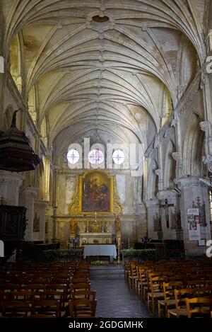 Innenraum des Église abbatiale Saint-Saulve, Montreuil, Pas-de-Calais, Nordfrankreich. Stockfoto