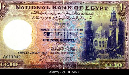 Vorderseite der 10 LE Ten Egyptian Pounds Banknotenserie 1937, herausgegeben von der ägyptischen Nationalbank mit einem Bild der Moschee des Sultans Qala’un in Kairo Stockfoto