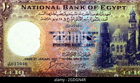 Vorderseite der 10 LE Ten Egyptian Pounds Banknotenserie 1937, herausgegeben von der ägyptischen Nationalbank mit einem Bild der Moschee des Sultans Qala’un in Kairo Stockfoto