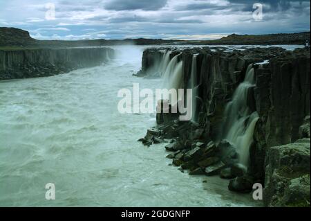 Selfoss Wasserfall in der Nähe der viel bekannteren Dettifoss Wasserfälle Stockfoto