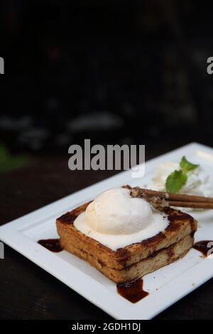 french Toast mit Eis Stockfoto