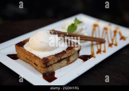 french Toast mit Eis Stockfoto