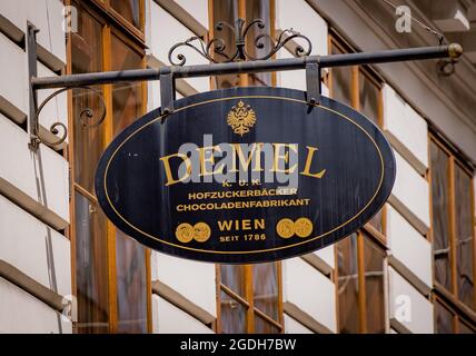 Berühmte Café und Bäckerei Demel in Wien - WIEN, ÖSTERREICH, EUROPA - 1. AUGUST 2021 Stockfoto