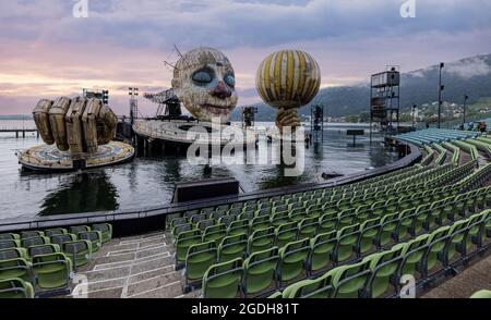 Die schwimmende Bühne am Bodensee bei den Bregenz Performing Arts Festspielen - BREGENZ, ÖSTERREICH, EUROPA - 28. JULI 2021 Stockfoto