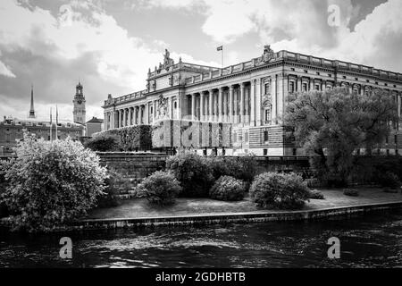 Sveriges riksdag - Parlament Schwedens in Stockholm. Schwarzweiß-Fotografie Stockfoto