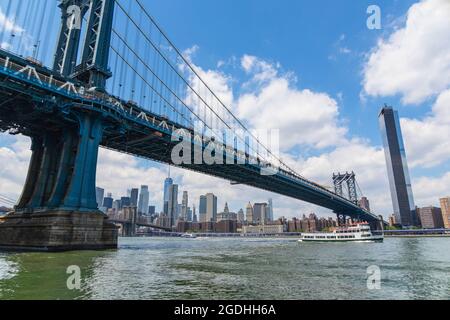Die Manhattan Bridge überquert den East River NYC Stockfoto