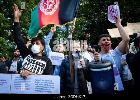 Manchester, Großbritannien. August 2021. Unterstützer Afghanistans versammeln sich vor dem Generalkonsulat Pakistans. Die Demonstranten wollen, dass die internationalen Führer Druck auf die pakistanische Regierung ausüben, sodass sie aufhören, die Taliban zu unterstützen. Dies geschieht, nachdem die Taliban ihre Provinzhauptstadt aus dem Jahr 14 erobert haben und sich Kabul immer näher nähern. Kredit: Andy Barton/Alamy Live Nachrichten Stockfoto