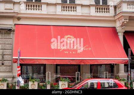 Berühmtes Café Sacher in Wien - WIEN, ÖSTERREICH, EUROPA - 1. AUGUST 2021 Stockfoto