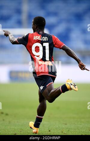 Genua, Italien. 13. August 2021. Yayah Kallon vom FC Genua feiert, nachdem er beim Fußballspiel Coppa Italia zwischen dem FC Genua und dem AC Perugia ein Tor erzielt hat. Kredit: Nicolò Campo/Alamy Live Nachrichten Stockfoto