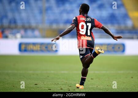 Genua, Italien. 13. August 2021. Yayah Kallon vom FC Genua feiert, nachdem er beim Fußballspiel Coppa Italia zwischen dem FC Genua und dem AC Perugia ein Tor erzielt hat. Kredit: Nicolò Campo/Alamy Live Nachrichten Stockfoto